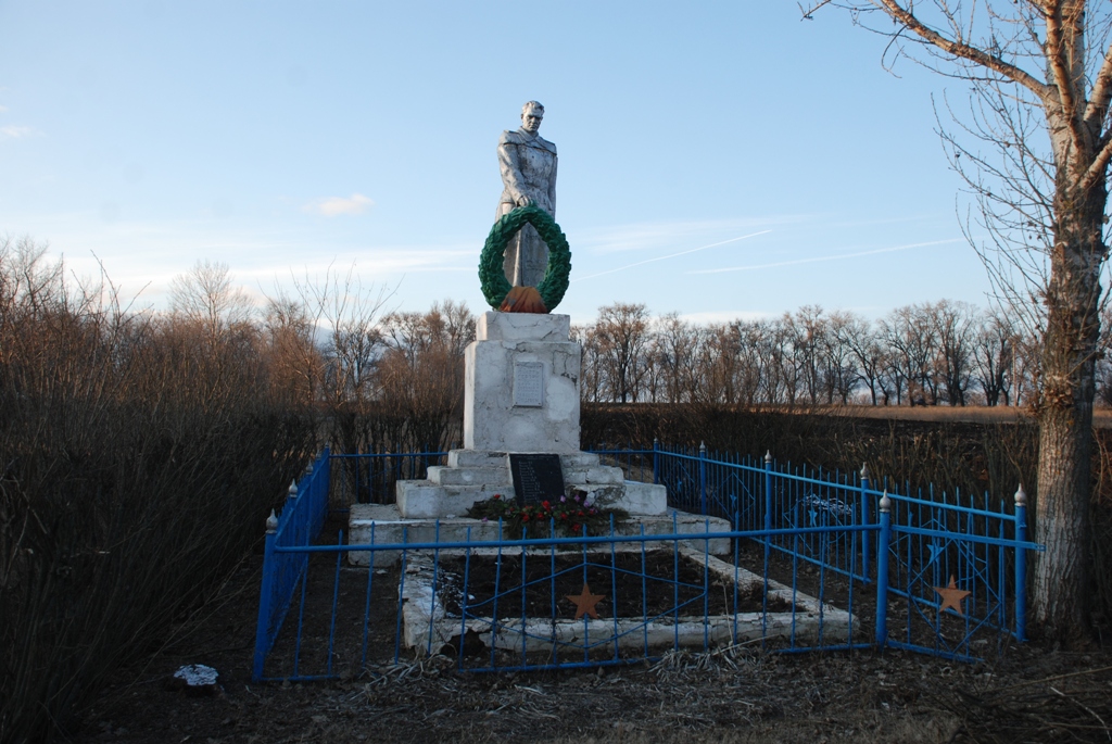 Братская могила в с. Вишневое Софиевского района