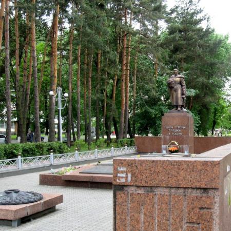 Братская могила на Привокзальной площади в г. Ирпень