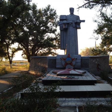 Братская могила воинов 51-й, 44-й и Отдельной Приморской Армии