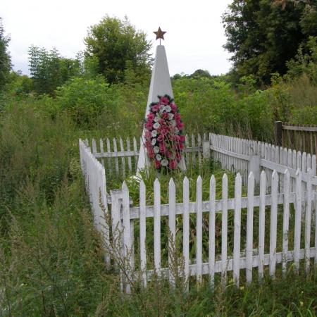 Братская могила в с. Кобыжча Бобровицкого района