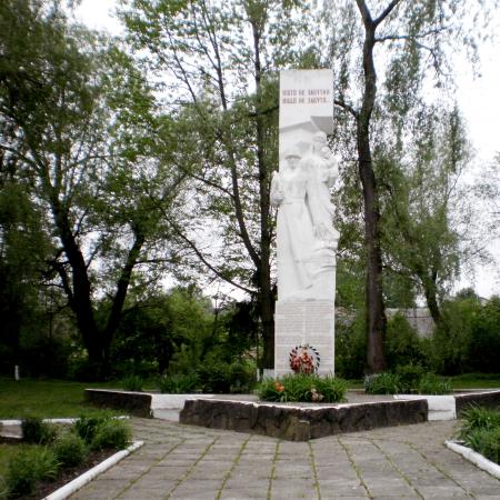 Братская могила в с. Голосков Коломыйского района