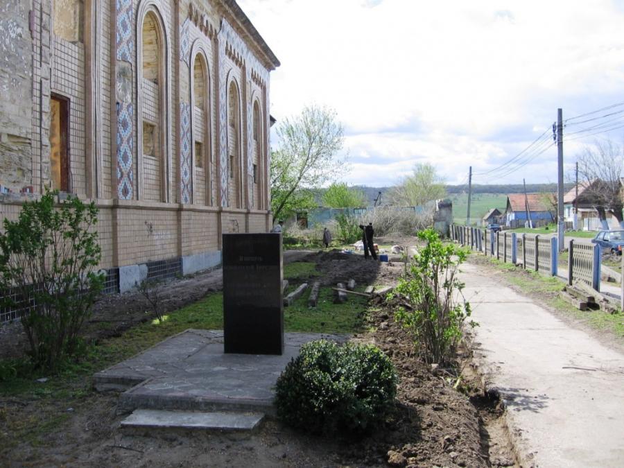 Братская могила в пгт. Березино Тарутинского района