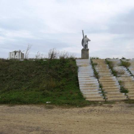 Братская могила в пгт. Серпневое Тарутинского района