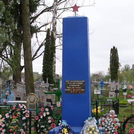 Братская могила на кладбище на ул. Заводской в г. Бобровица