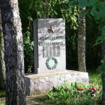 Захоронения и памятники за пределами Украины