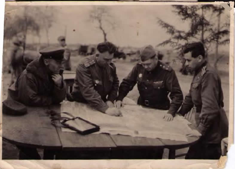 Кожуховский Федор Васильевич (второй слева)