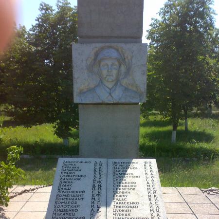 Братская могила в с. Пивденное Белгород-Днестровского района