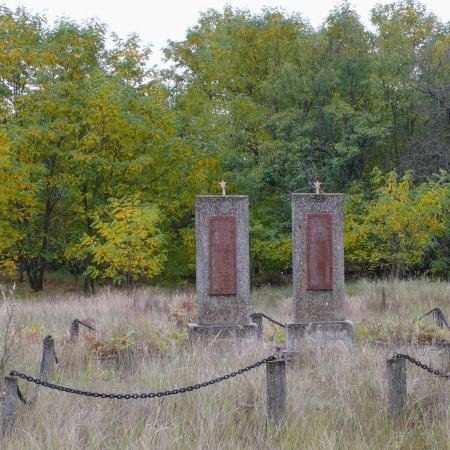 Памятник воинам-землякам в с. Староселье, Чернобыльская зона отчуждения