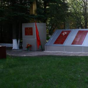 Братская могила на северной окраине с. Басань Пологовского района
