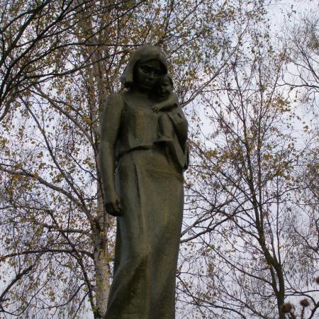 Чернигов, с. Бобровица, Братская могила мирных жителей казненных немцами
