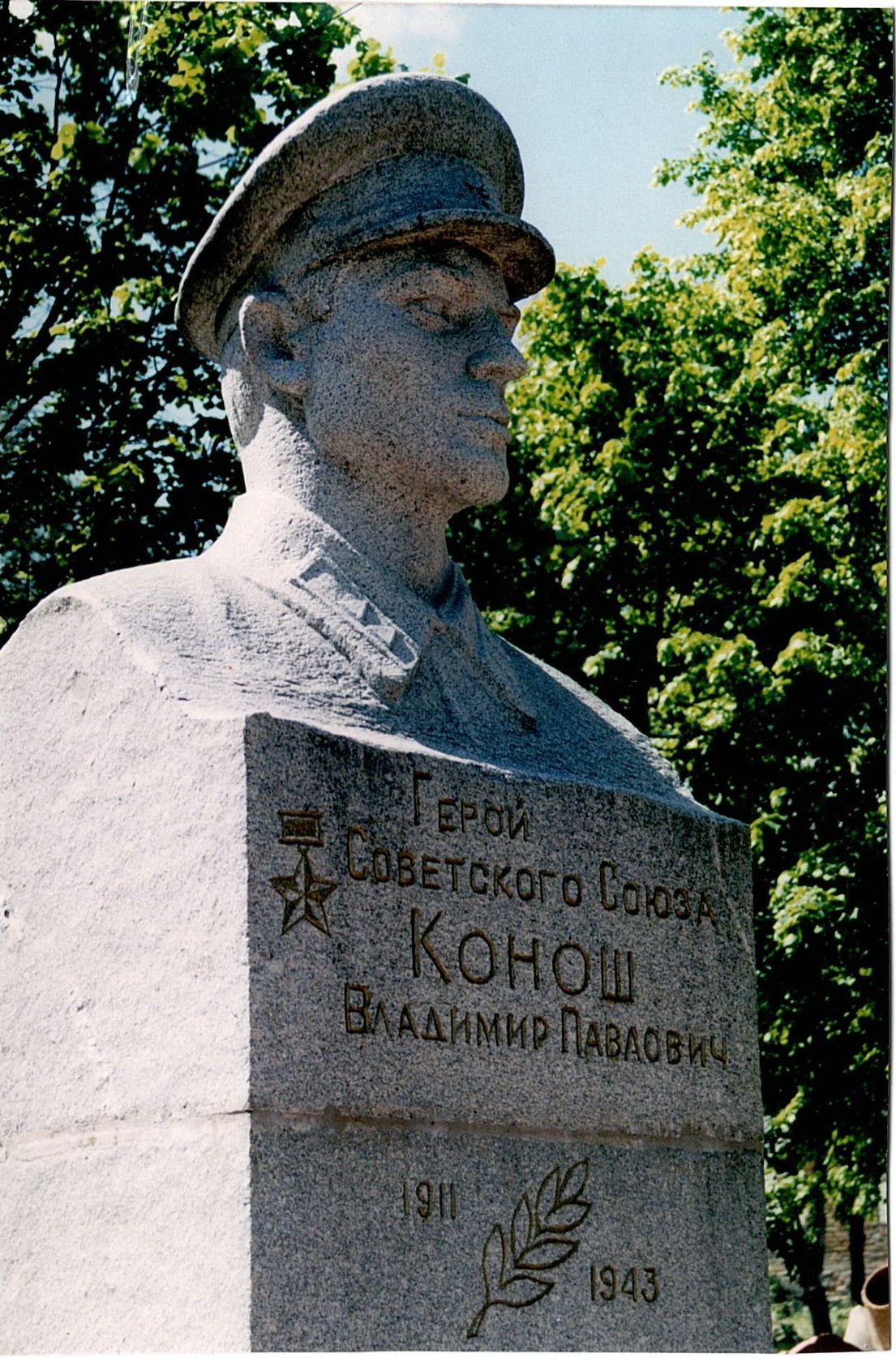 Братская могила на кладбище с. Жуковцы Обуховского района
