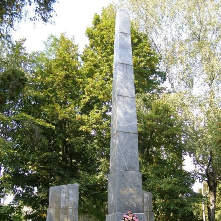 Памятник односельчанам в с. Вересоч Куликовского района