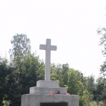 Братская могила в центральной части кладбища по ул. Киевской