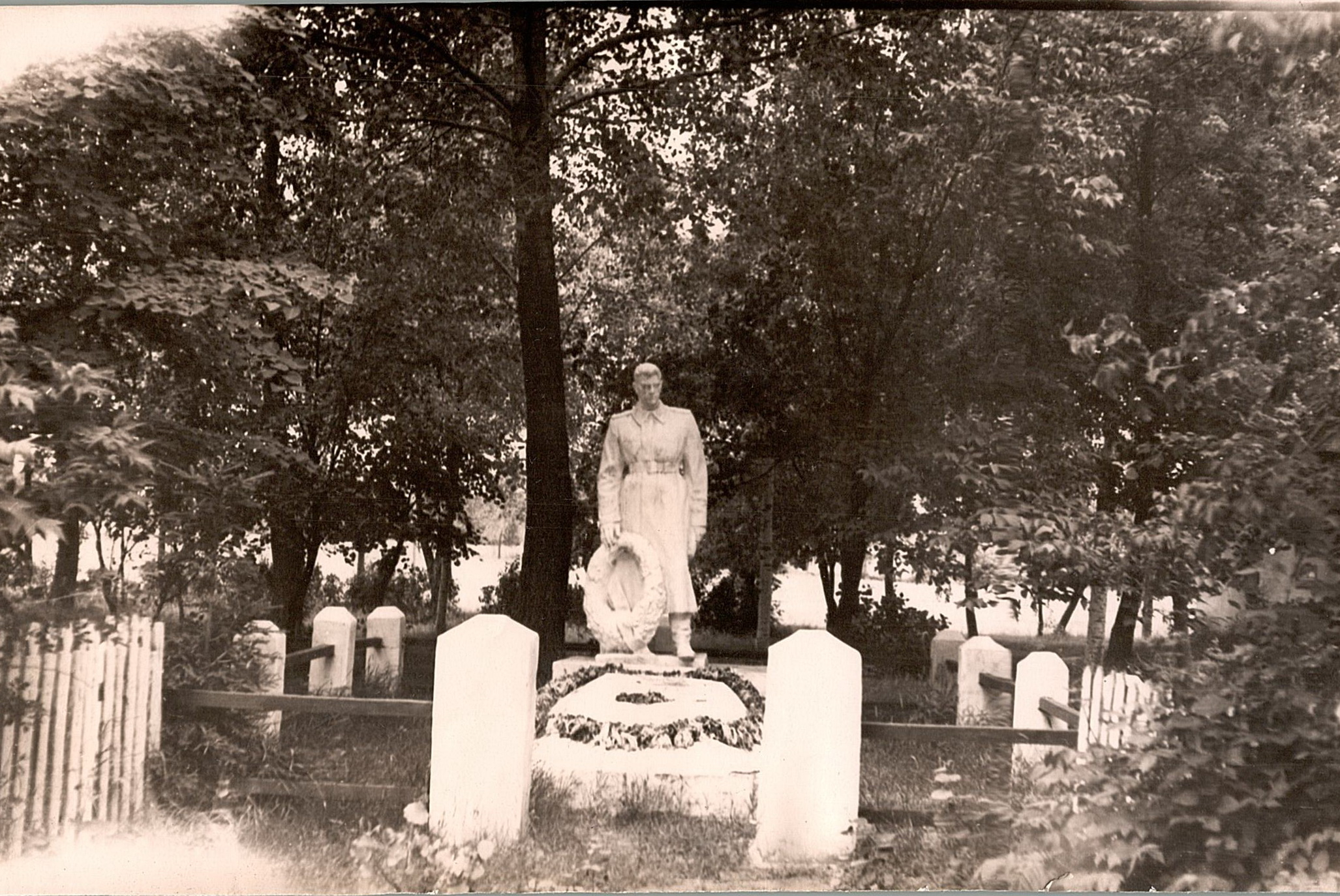 Памятник воинам, погибшим в период 1941-1945 гг.