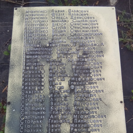 Мемориал погибшим односельчанам-красноармейцам в с. Буда-Макеевка 