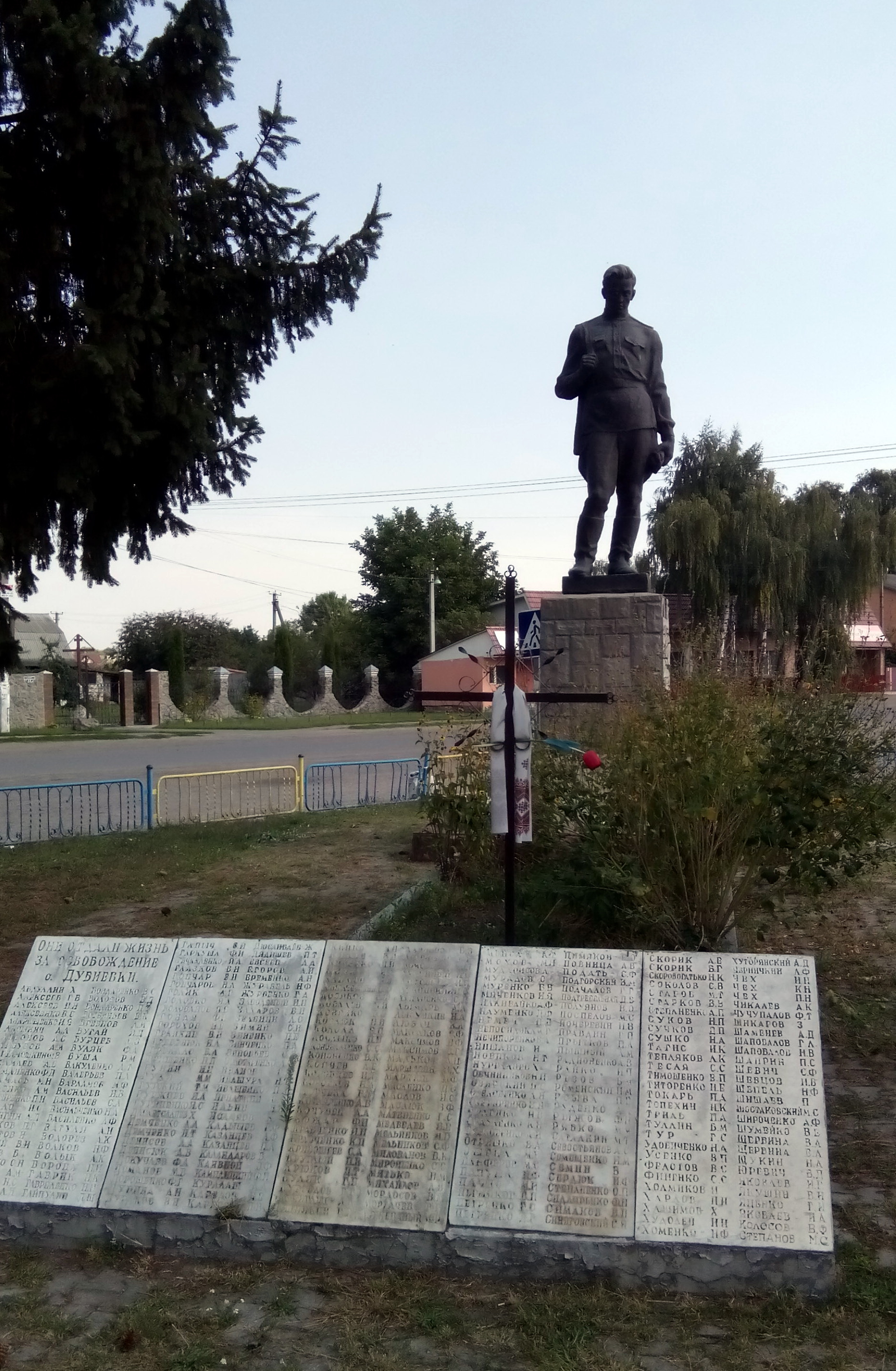 Братская могила в с. Дубиевка Черкасского района
