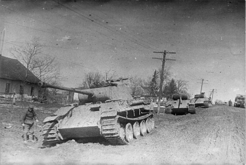 Танки Pz.Kpfw. V «Пантера», брошенные немцами в украинском городе Проскуров (ныне город Хмельницкий), 1944 год
