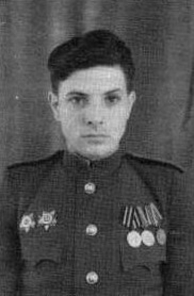 "Личность Гвардии лейтенанта Тодоровского заверяю. Нач. Штаба Гв. майор Педик. 20 ноября 1947 г."