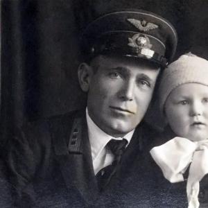 С сыном Борисом 10 июня 1941 г. в Витебске