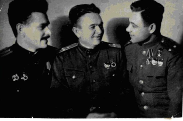 Полковник Давыдов с офицерами.