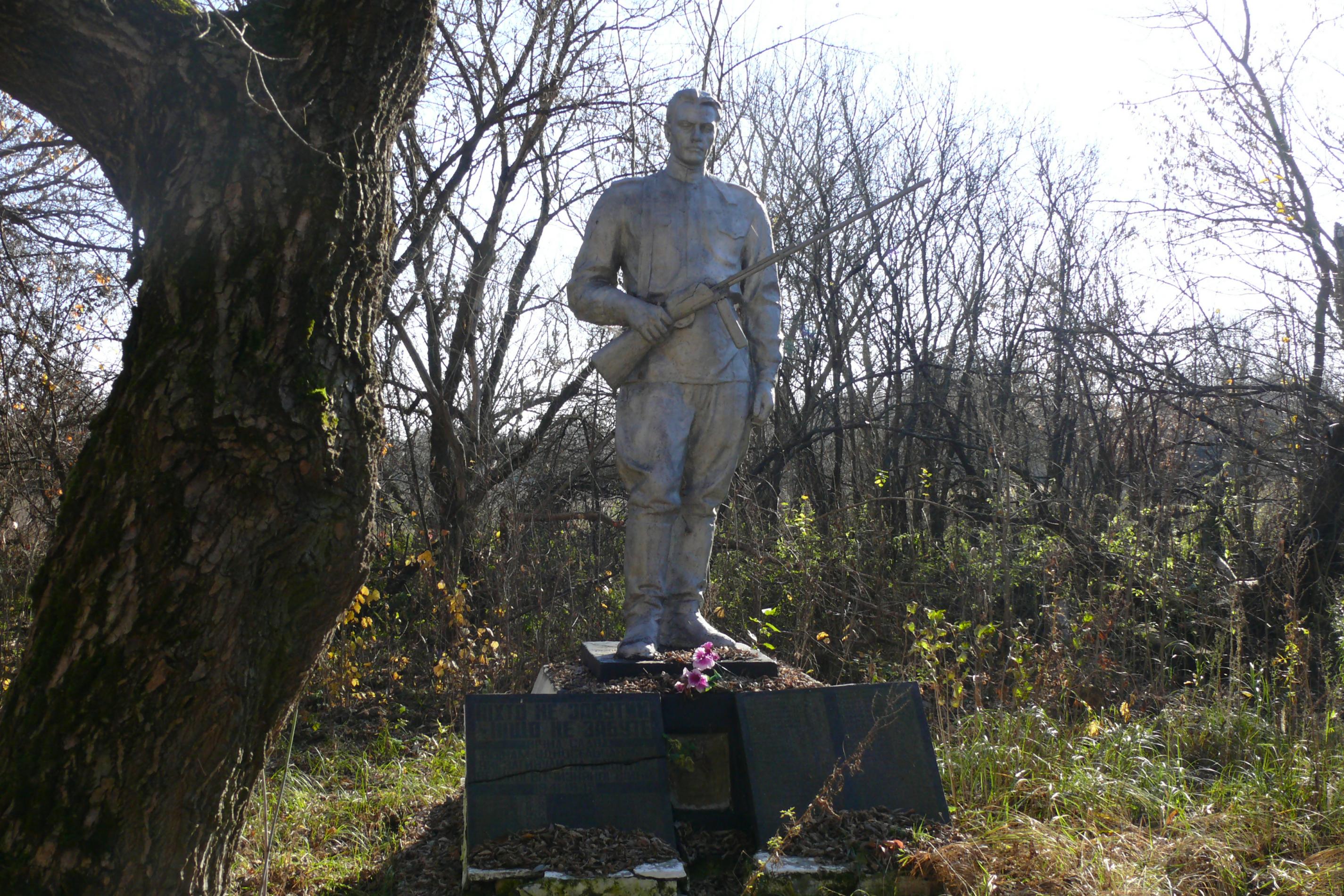 Братская могила в с. Красно, Чернобыльская зона отчуждения