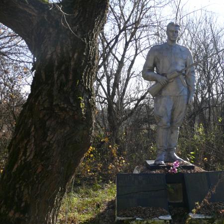 Братская могила в с. Красно, Чернобыльская зона отчуждения