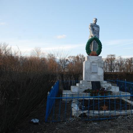 Братская могила в с. Вишневое Софиевского района