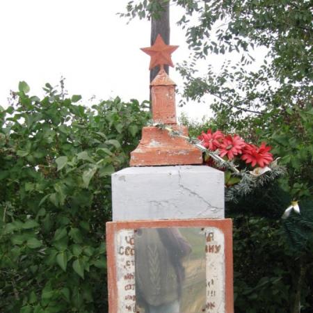 Братская могила в пгт. Серпневое Тарутинского района