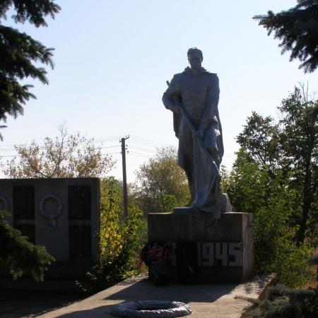 Памятник односельчанам в с. Времовка Великоновоселковского района