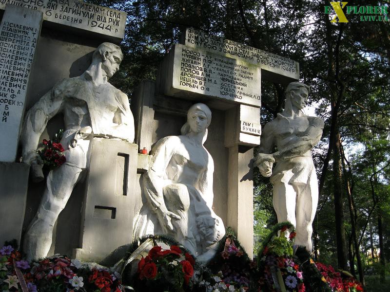 Братская могила в г. Сосновка Червоноградского горсовета