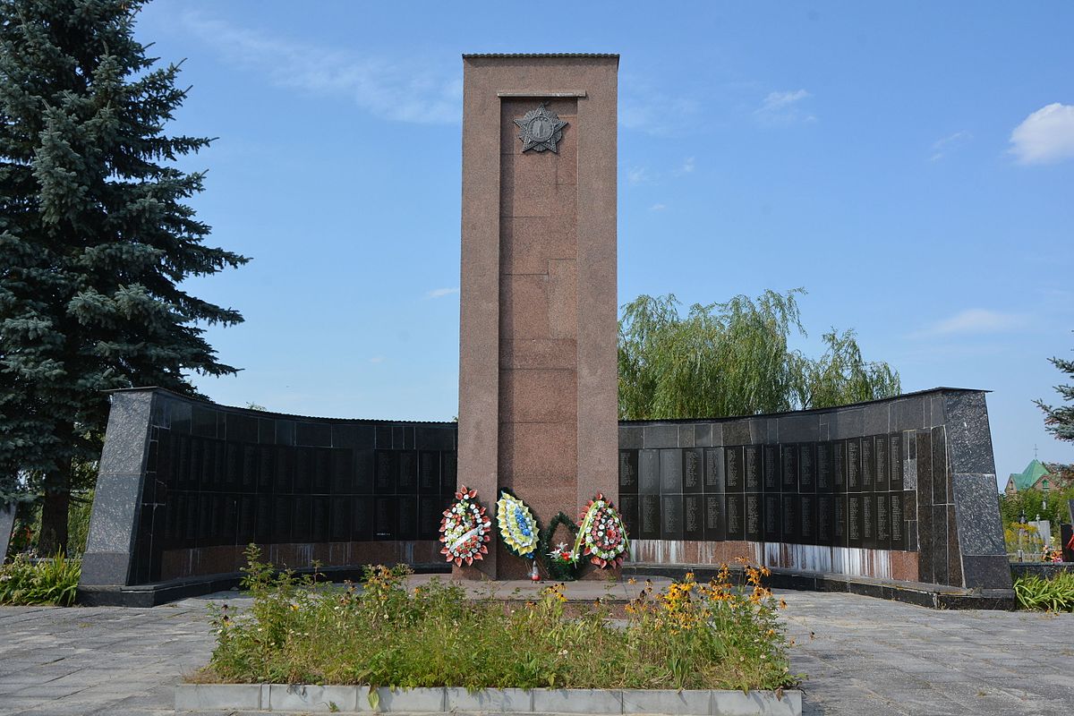 Братская могила на кладбище пгт Луков Турийского района