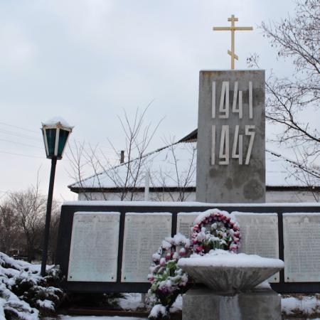 Братская могила и памятник односельчанам в с. Кийлов Бориспольского района
