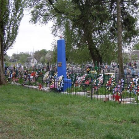Братская могила на кладбище на ул. Заводской в г. Бобровица