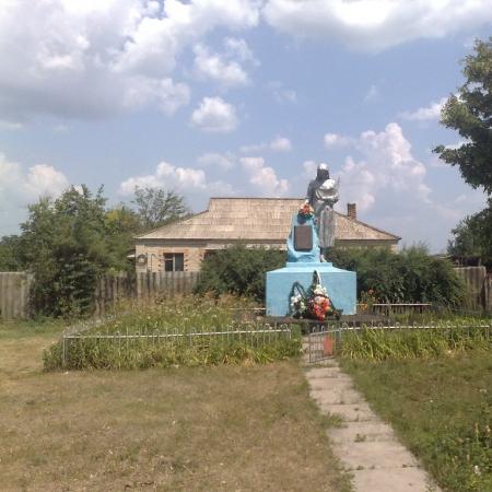 Братская могила в с. Мотроновка Верхнеднепровского района