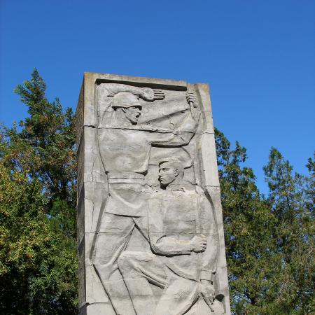 Памятник воинам землякам