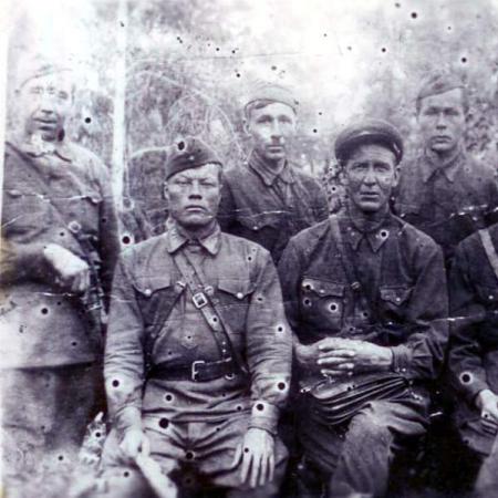 Ежов Никанор Игнатьевич с боевыми товарищами