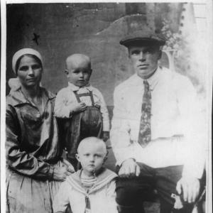 С семьей, 1936 г. 