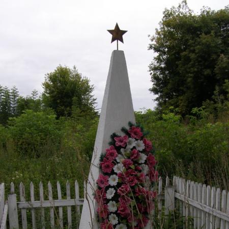 Братская могила в с. Кобыжча Бобровицкого района