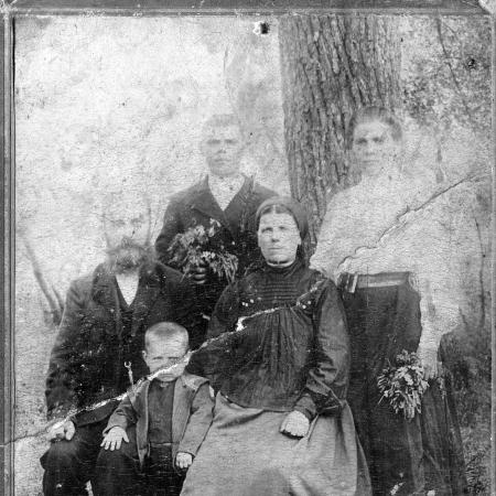 Антоша с родными, 1911 год