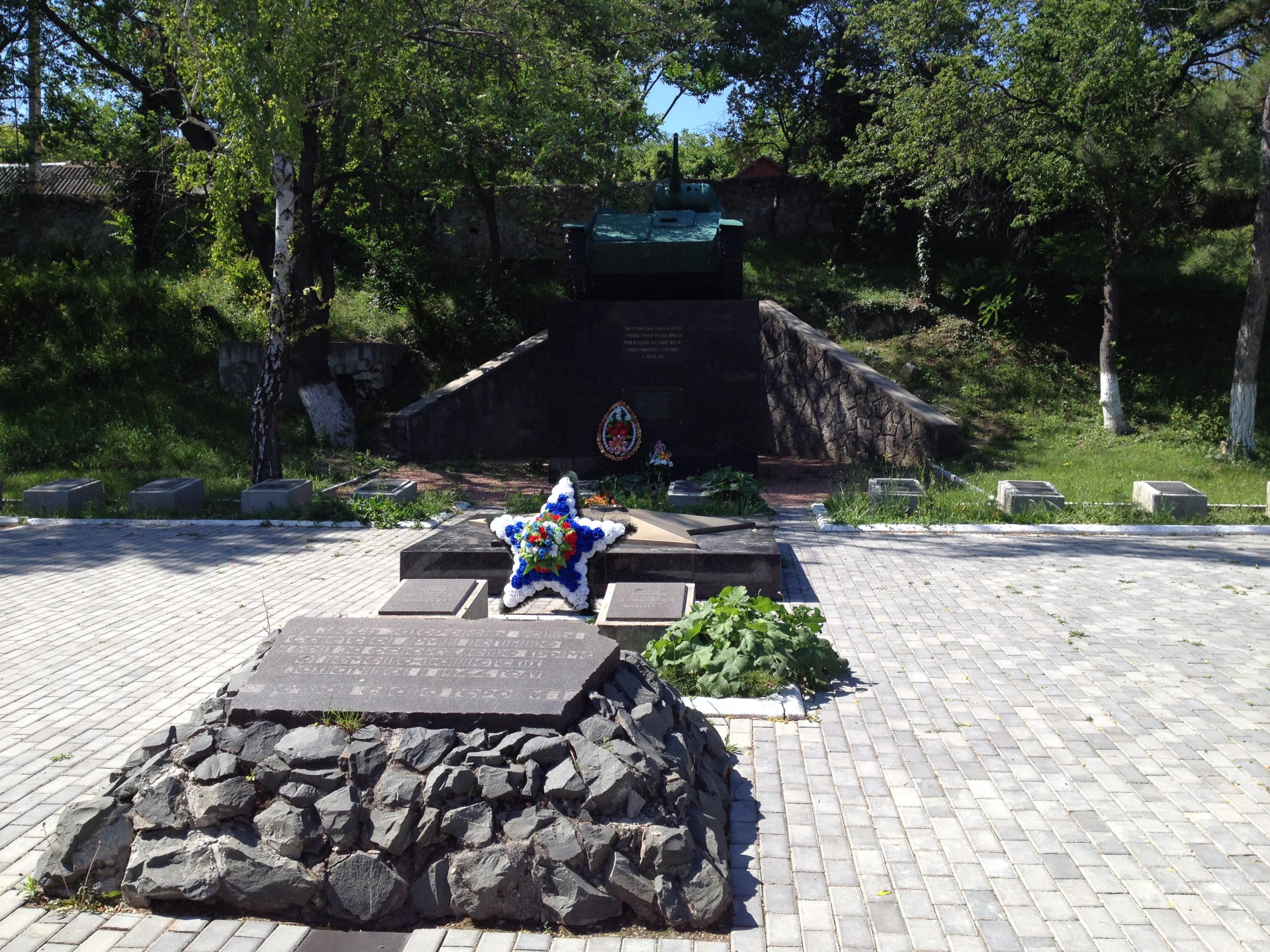 г. Бахчисарай, Ханский дворец-музей, братское воинское захоронение