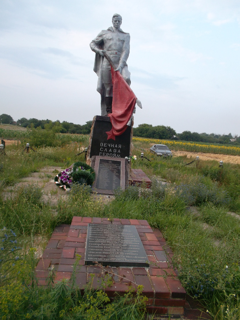 Братская могила в с. Варваровка Александровского района