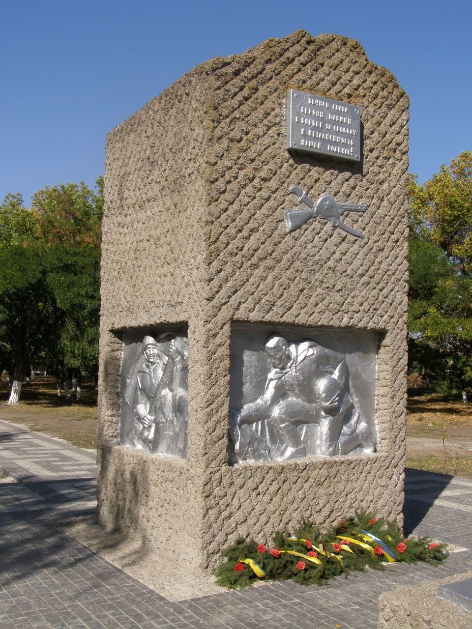 Братская могила в с. Константинополь Великоновоселковского района