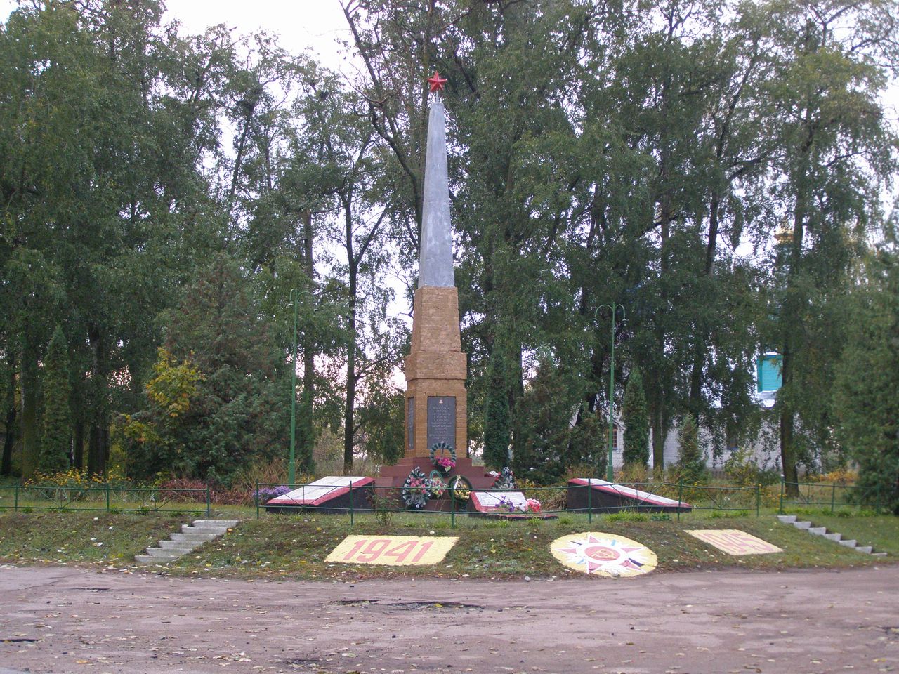 Братская могила в с. Марковцы Бобровицкого района