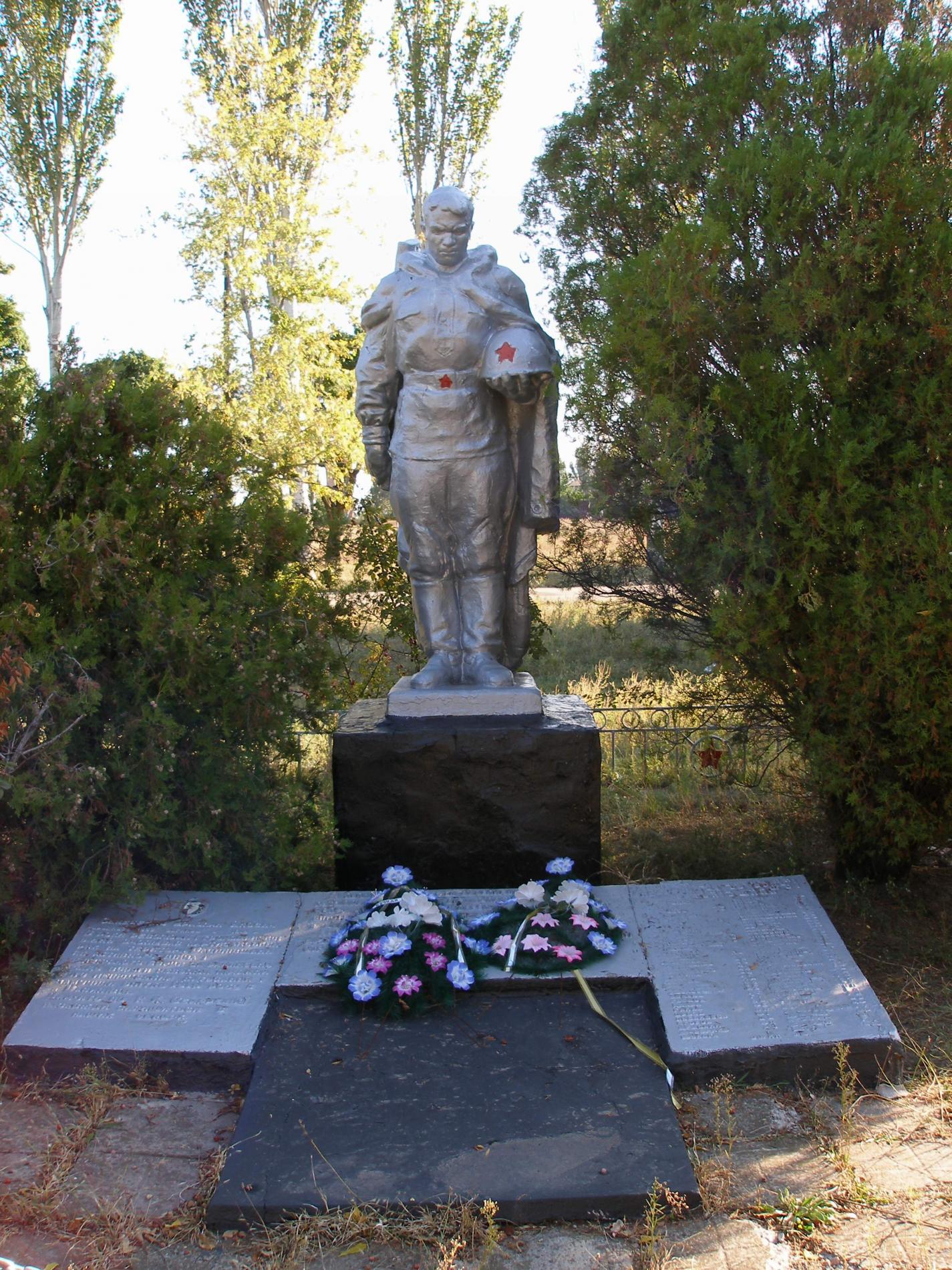 Братская могила Воинов ВОВ - с. Каменское Васильевского района 