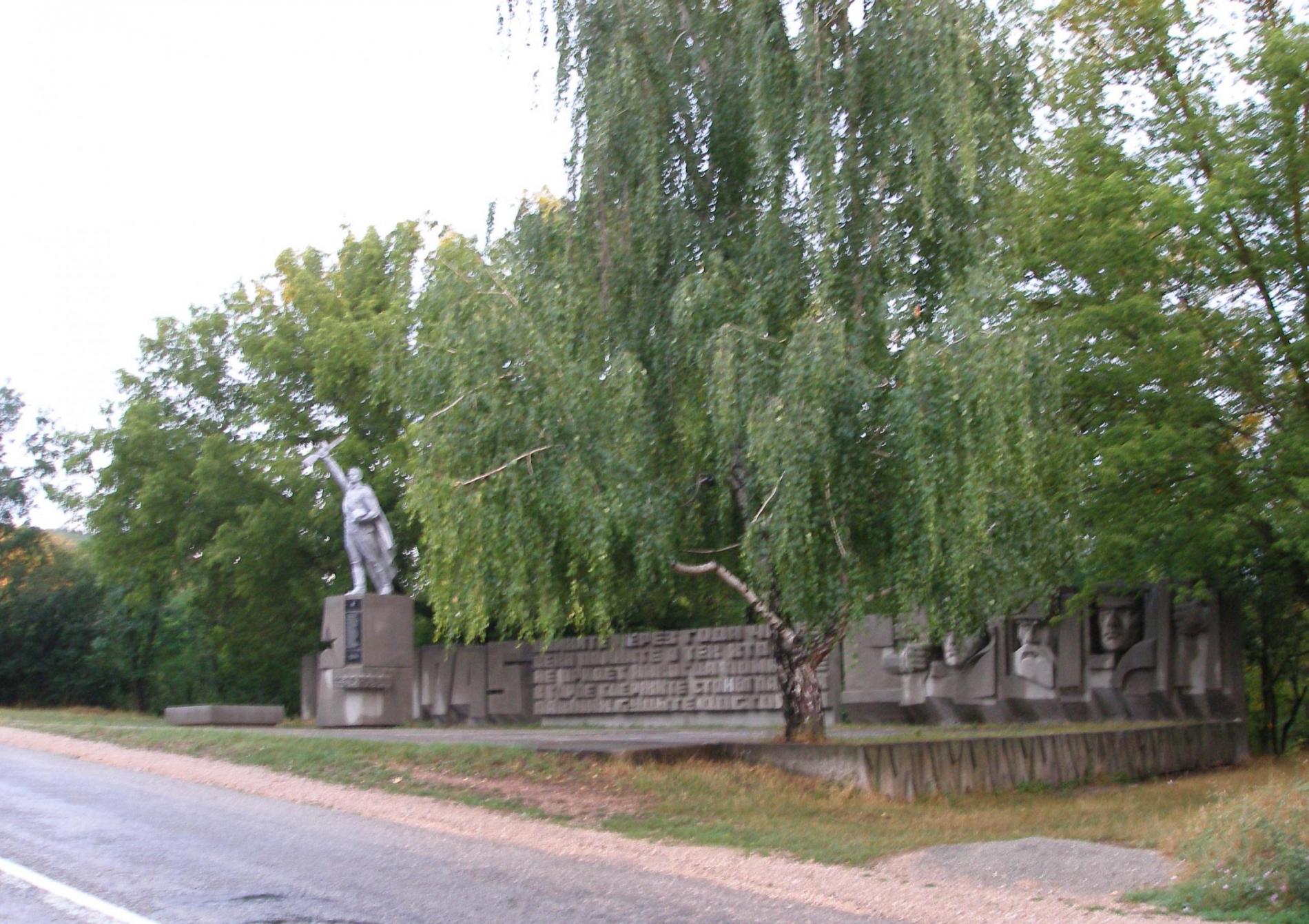 Братская могила Воинов ВОВ - с. Куйбышево (Албат)