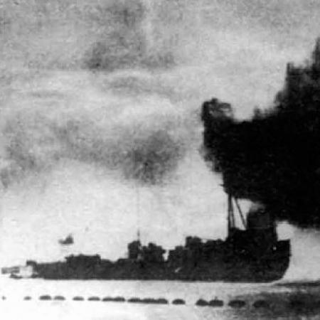 Крейсер 'Молотов' прорывается с боем в осажденный Севастополь.