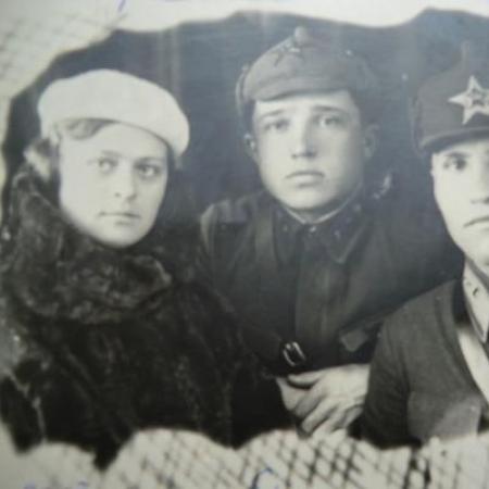 Довоенное фото, Кондратов И. К. справа, слева его жена Надежда Илларионовна