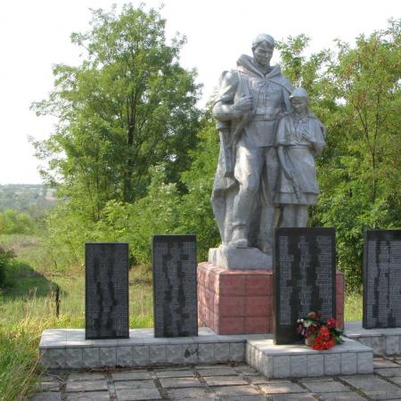 Памятник воинам-односельчанам в с. Грушеватка Пятихатского района