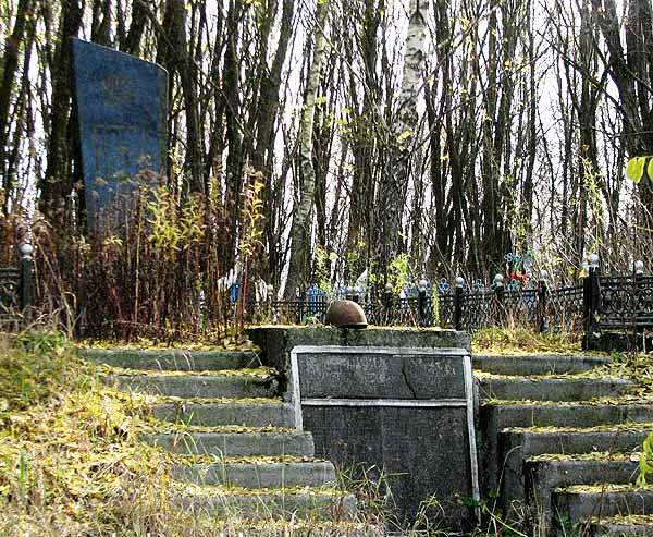 Братская могила на кладбище с. Корогод