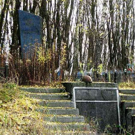 Братская могила на кладбище с. Корогод